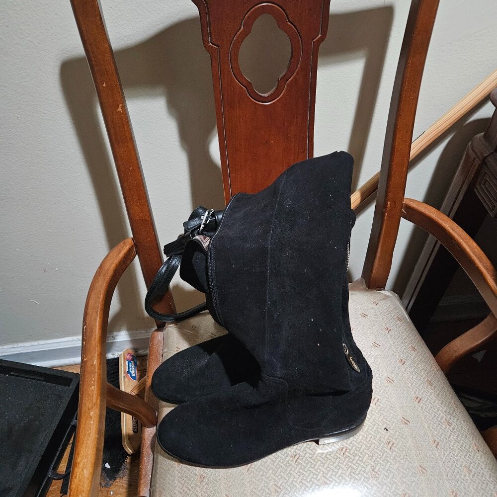 AquaDiva black suede boots